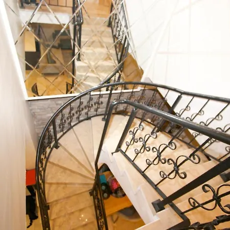 Luxury Penthouse In Goldcity